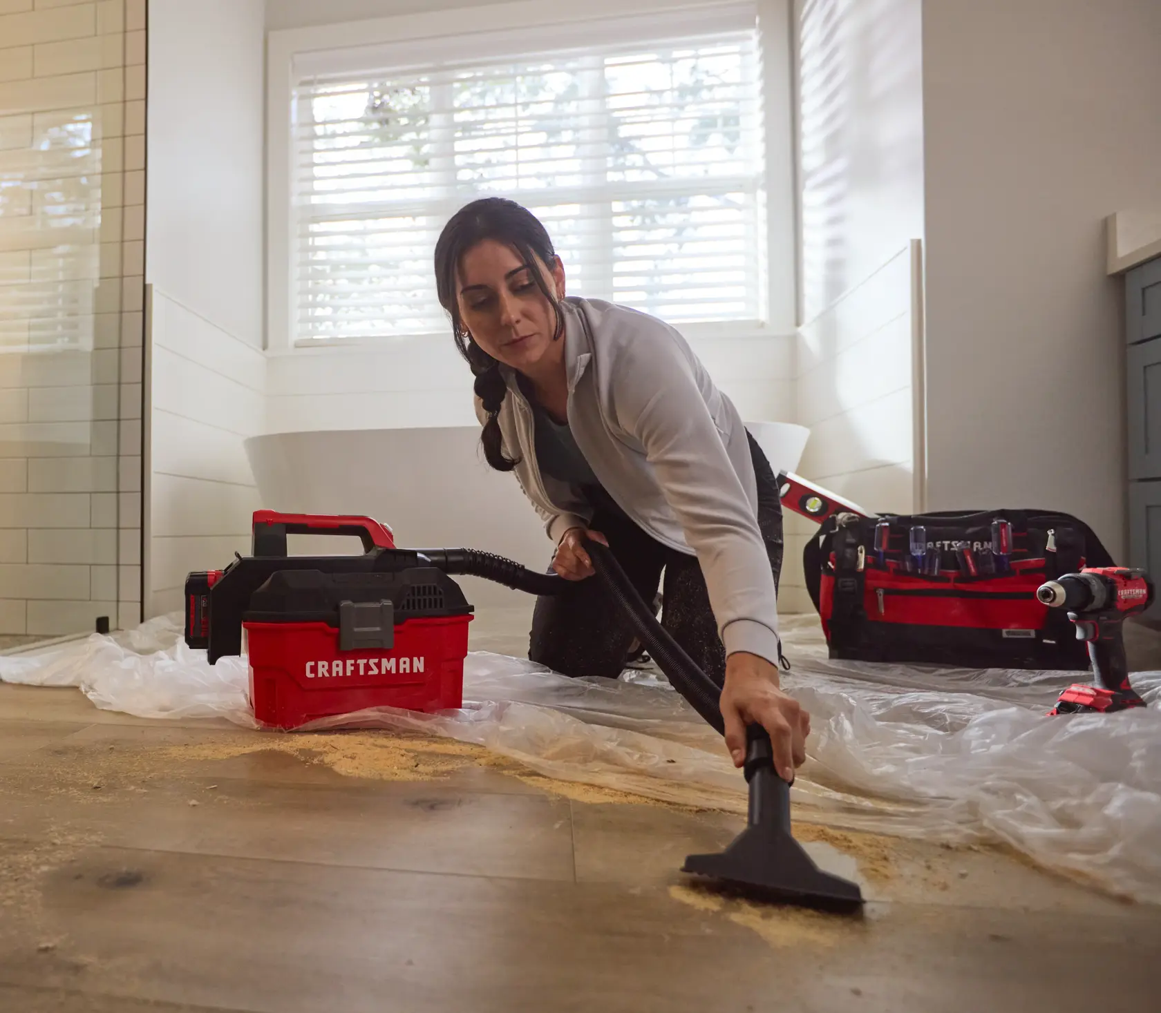 CRAFTSMAN V20*Cordless Wet/Dry Vacuum in use