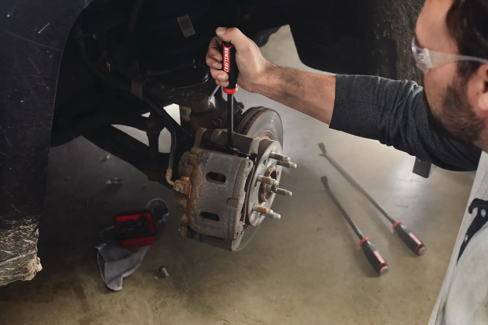 How to Use Pry Bar in Car Repair: Expert Tips for Easy Fixes