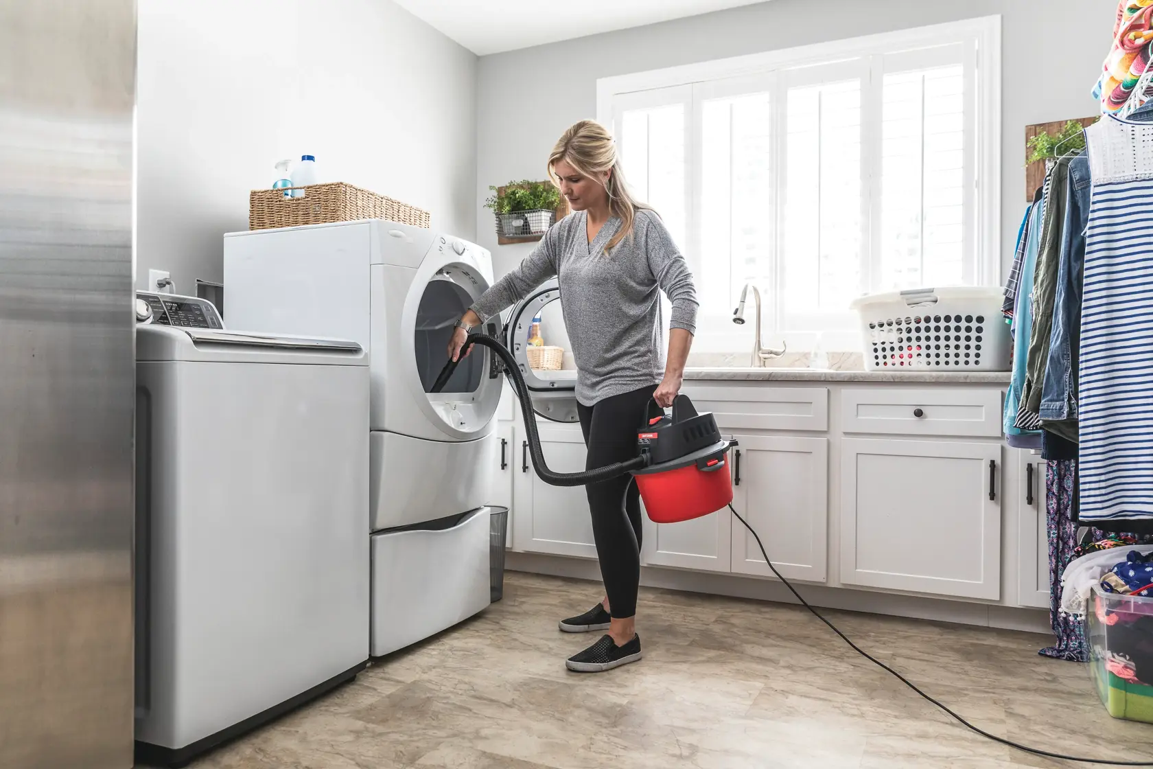 2.5 Gallon 1.75 Peak h p wet and dry vac being used to clean washing machine.