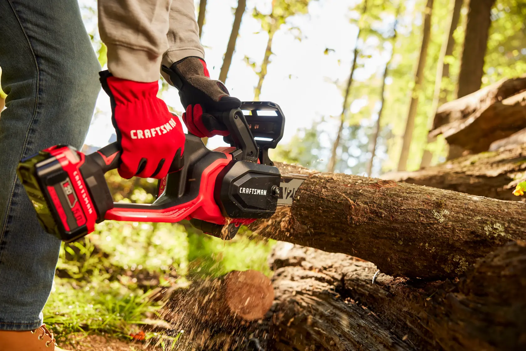 Zoom in of male cutting with V20 Chainsaw 