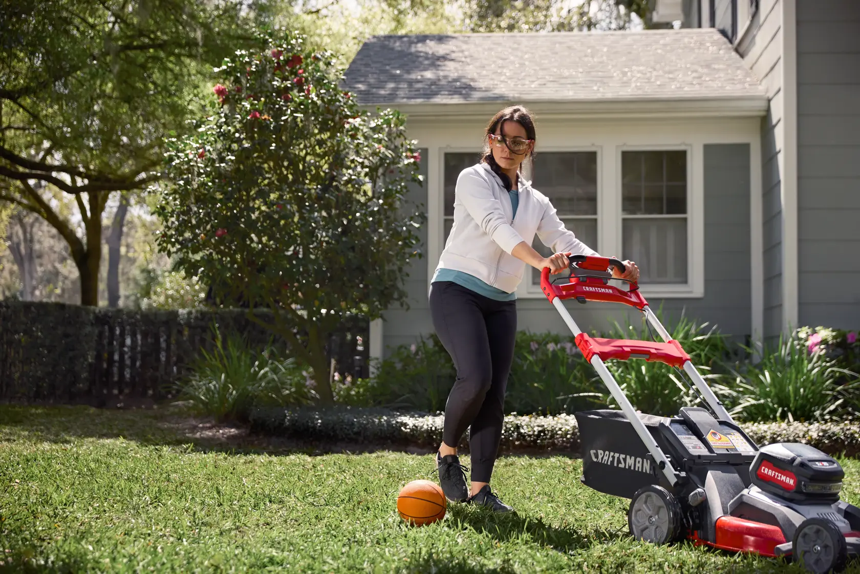 CRAFTSMAN 2xV20* BRUSHLESS RP™ Lawn Mower in use
