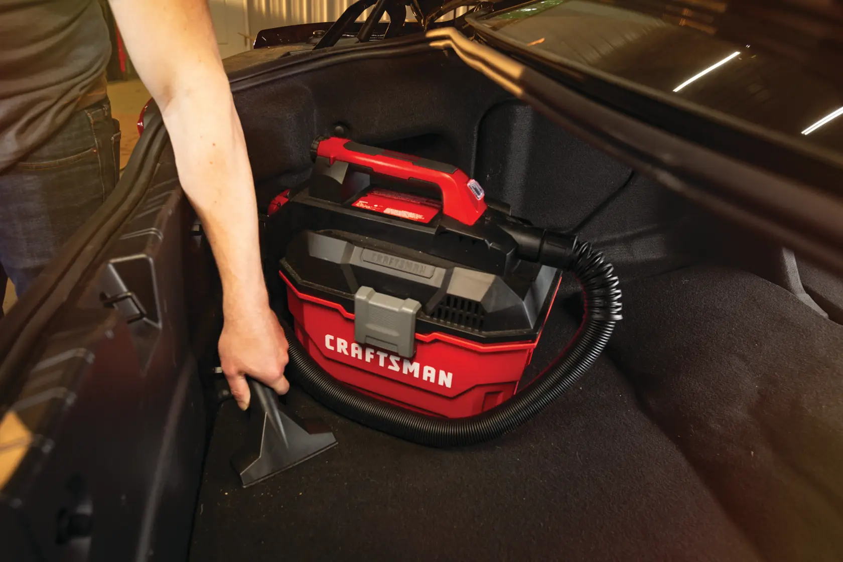 CRAFTSMAN V20*Cordless Wet/Dry Vacuum in use