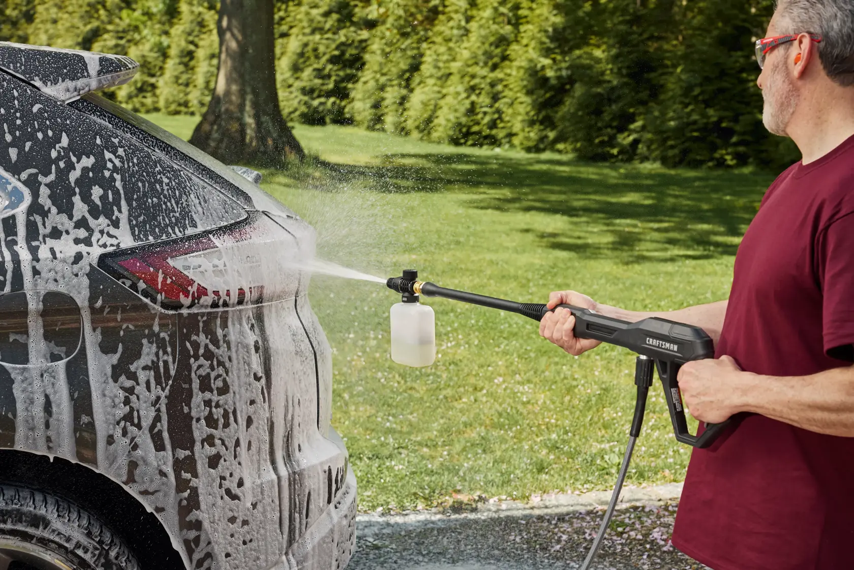 CRAFTSMAN CMEPW1800 Corded Pressure Washer washing car focus on foam cannon