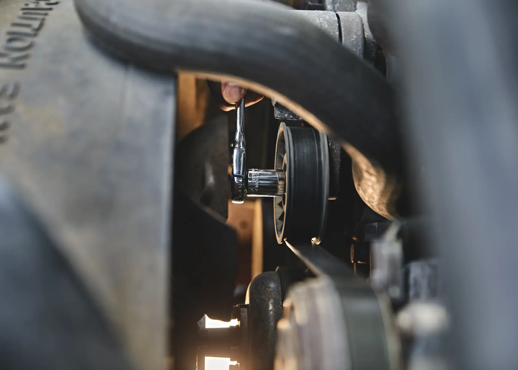 CRAFTSMAN Low Profile 3/8" drive ratchet working on vehicle