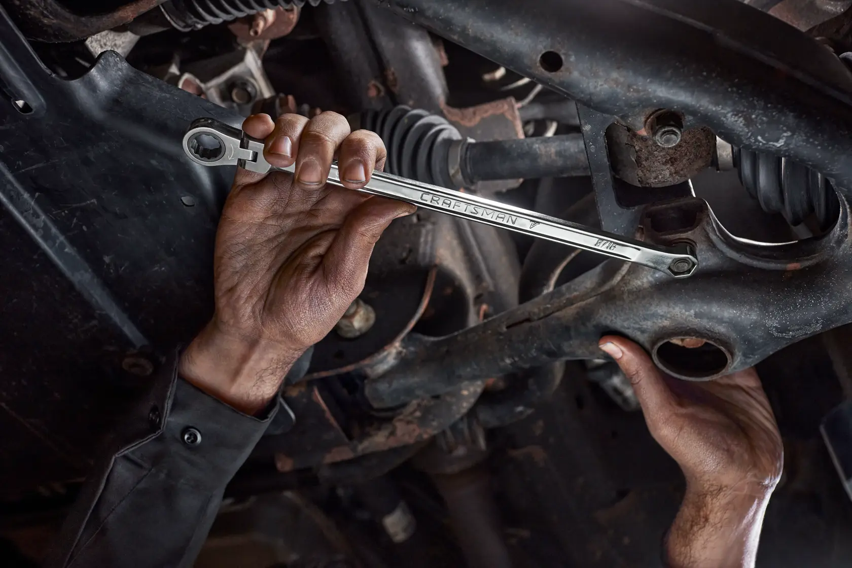 CRAFTSMAN V-Series™ wrench tightening bolt
