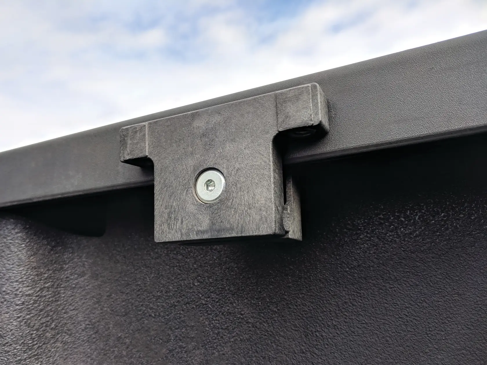 Right profile of Grip rite mounting kit.